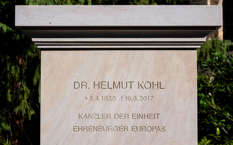 Helmut Kohl war am 16. Juni 2017 in Ludwigshafen gestorben und am 1. Juli 2017 in Speyer beigesetzt worden. - Foto: Boris Roessler/dpa