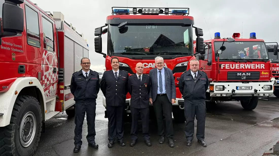 FW Schalksmühle: Feuerwehr Schalksmühle spricht Alexander Horn und Matthias Höfer als neuer Wehrleitung das Vertrauen aus - Bild: presseportal.de