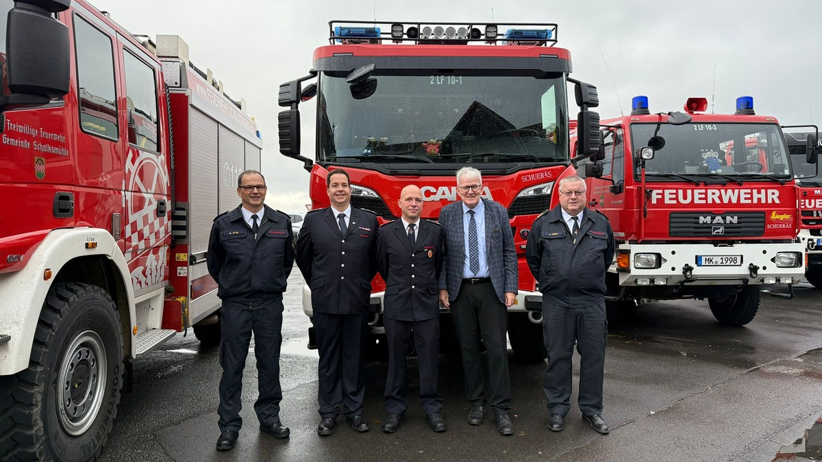 FW Schalksmühle: Feuerwehr Schalksmühle spricht Alexander Horn und Matthias Höfer als neuer Wehrleitung das Vertrauen aus - Foto: presseportal.de