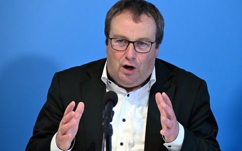 NRW-Verkehrsminister Krischer hat eine Warnung an seinen Amtskollegen im Bund. (Archivbild) - Foto: Federico Gambarini/dpa
