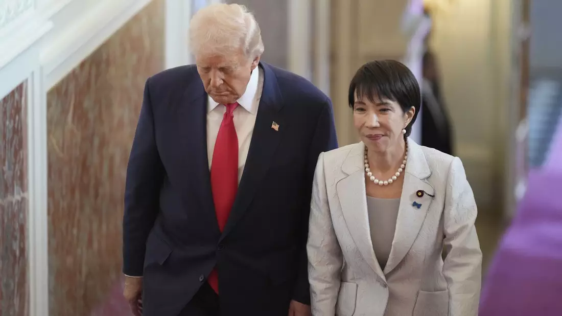 US-Präsident Trump und Japans neue Regierungschefin Takaichi betonen die Bedeutung ihrer Sicherheitsallianz.  - Bild: Mark Schiefelbein/AP/dpa