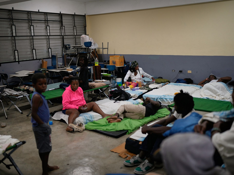 In von der Außenwelt abgeschnittenen Ortschaften fehlen Nahrungsmittel. - Foto: Matias Delacroix/AP/dpa