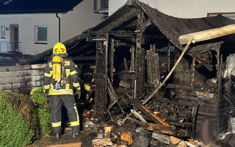 FW Finnentrop: Gartenhüttenbrand in Finnentrop-Fretter - Foto: presseportal.de