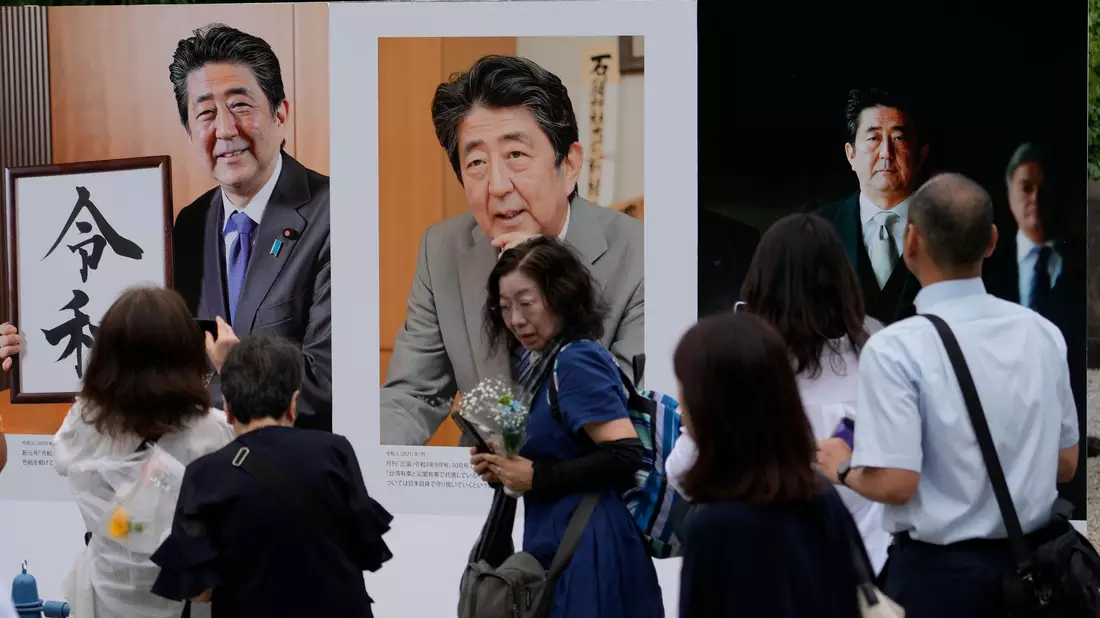 Der Auftakt zum Prozess gegen den Attentäter des japanischen Ex-Premiers Abe zieht großes Interesse auf sich. (Archivbild) - Bild: Shuji Kajiyama/AP/dpa