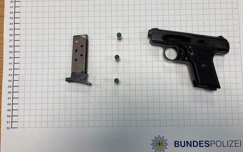 BPOL NRW: Schusswaffe im Hauptbahnhof: Bundespolizei beschlagnahmt Pistole - Foto: presseportal.de