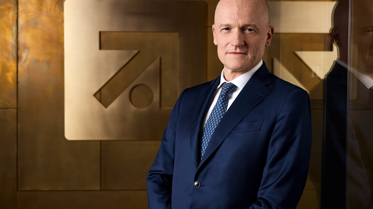 Nicola Lussana Mitarbeitershooting 2024/25 - Foto: P7S1/Marina Geckeler, presseportal.de