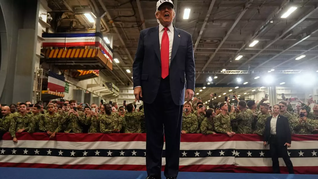 Trump besucht US-Truppen. - Bild: Mark Schiefelbein/AP/dpa