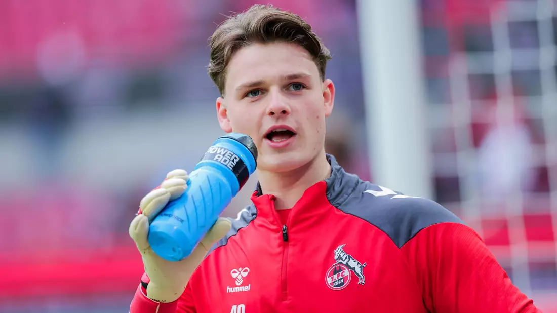  Jonas Urbig spielte viele Jahre für den 1. FC Köln. (Archivfoto) - Bild: Rolf Vennenbernd/dpa