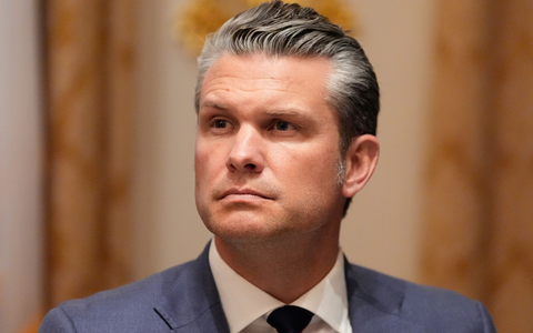 Hegseth nennt sich seit längerer Zeit Kriegsminister. (Archivbild) - Foto: Alex Brandon/AP/dpa