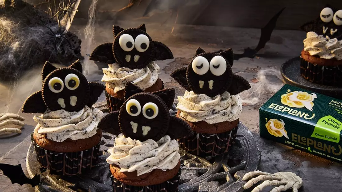 Zum Anbeißen - Vegane Fledermaus-Muffins / Pünktlich zu Halloween bringt Eleplant das passende Rezept - Bild: presseportal.de