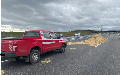 POL-PDLD: B10/AS LD-Nord - Verlorener Heuballen - Foto: presseportal.de