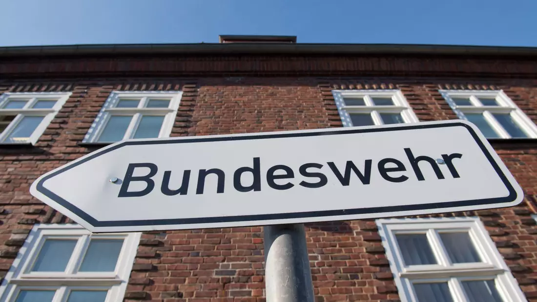 Wegen der Bedrohung durch Russland hatte die Nato ihre Verteidigungsplanungen geändert. Für die Bundeswehr bedeutet das: Sie braucht mehr Platz. (Symbolbild) - Bild: Stefan Sauer/dpa-Zentralbild/dpa