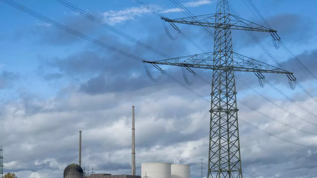 Das ehemalige Kernkraftwerk nach der Sprengung der Markanten Kühltürme. (Archivbild) - Bild: Stefan Puchner/dpa