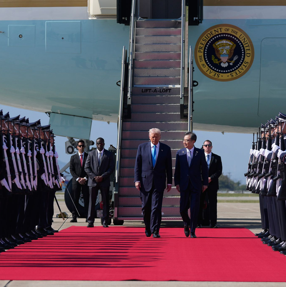 Südkorea und die USA haben sich in Handelsfragen geeinigt. - Foto: Mark Schiefelbein/AP/dpa