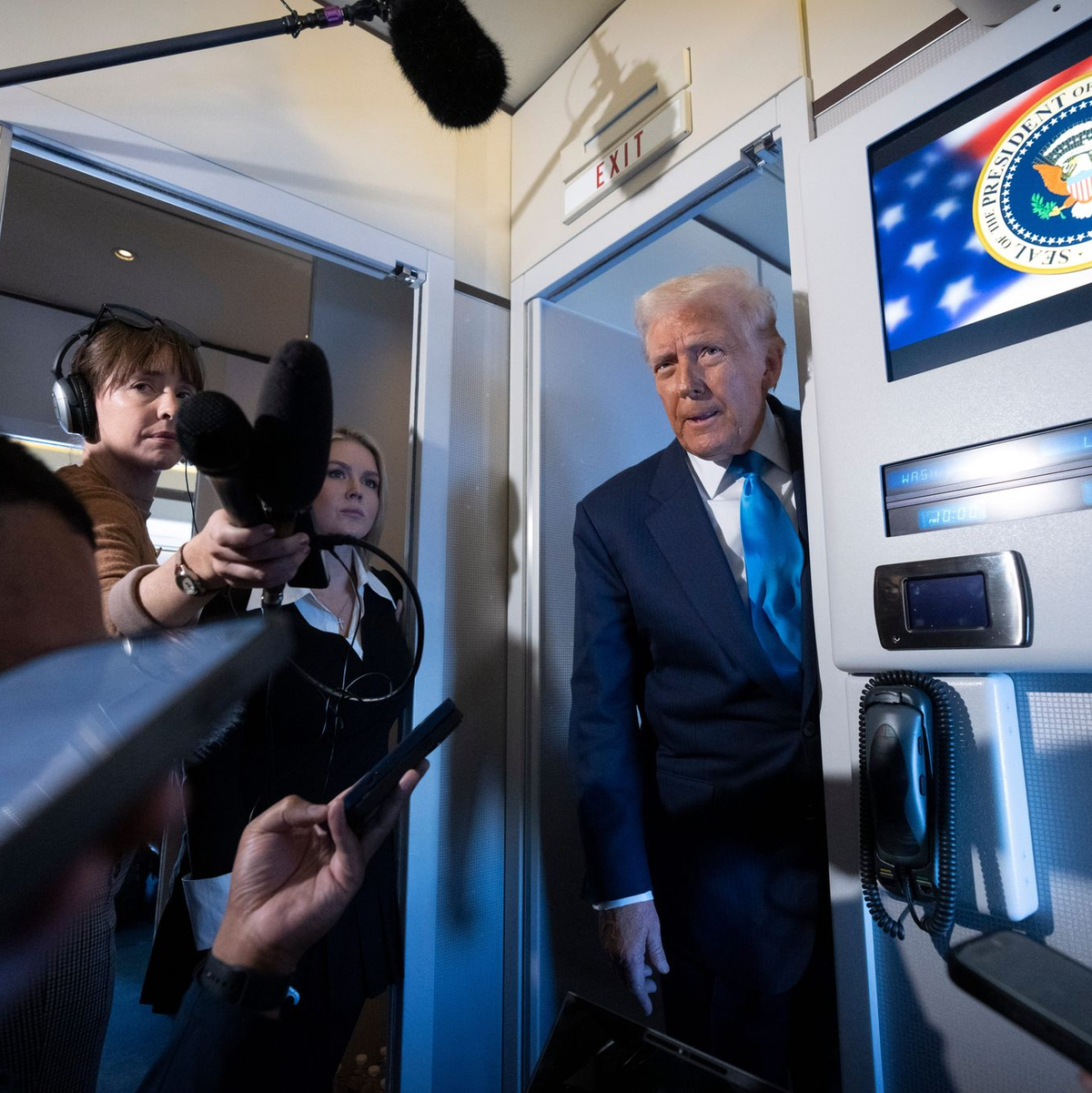 Eine dritte Amtszeit im Weißen Haus? Nun sagt sogar US-Präsident Donald Trump, dass das aufgrund der Rechtslage nicht möglich sei.  - Foto: Mark Schiefelbein/AP/dpa