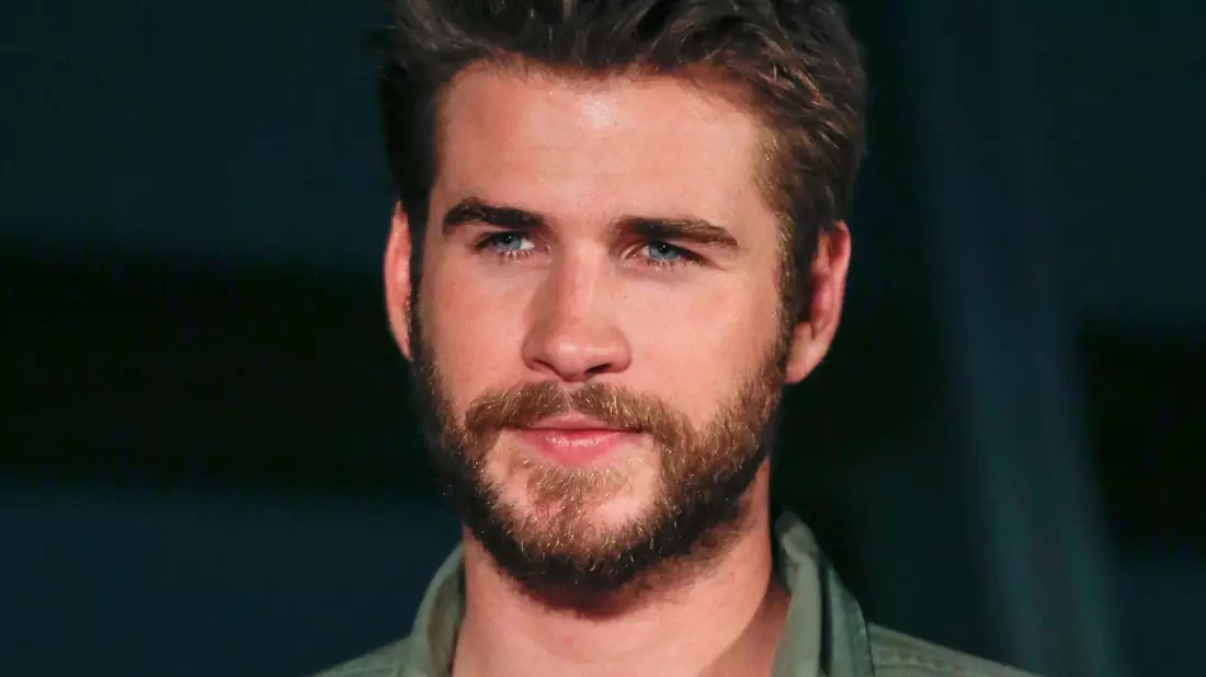 Schauspieler Liam Hemsworth ist eigenen Angaben zufolge seit ein paar Monaten verlobt. (Archivbild)  - Bild: Christopher Jue/epa/dpa