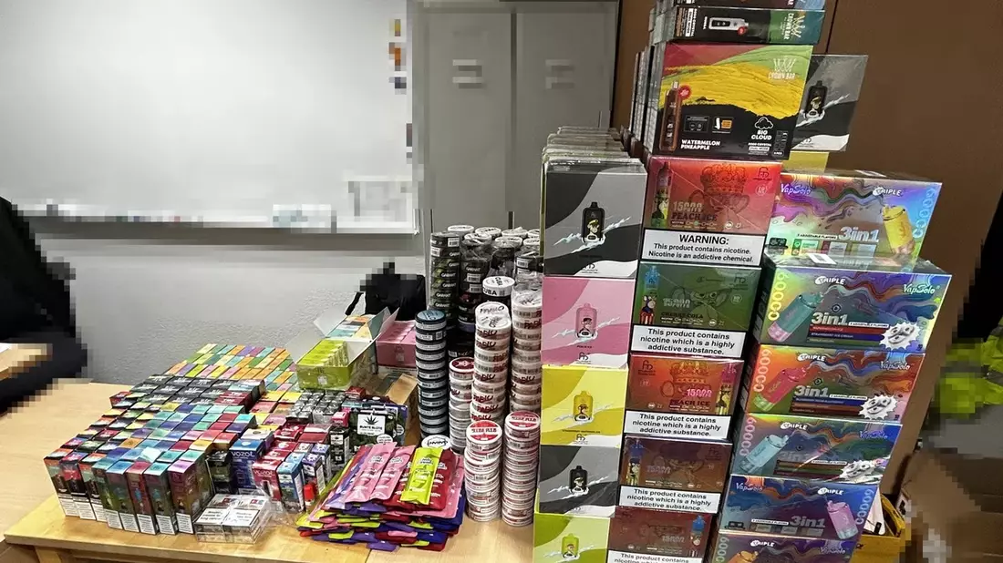 HZA-BI: Bielefelder Zoll stellt große Mengen Vapes und Wasserpfeifentabak sicher/Gemeinsame Kontrollaktion in Herforder Kiosken und Shisha-Bars - Bild: presseportal.de