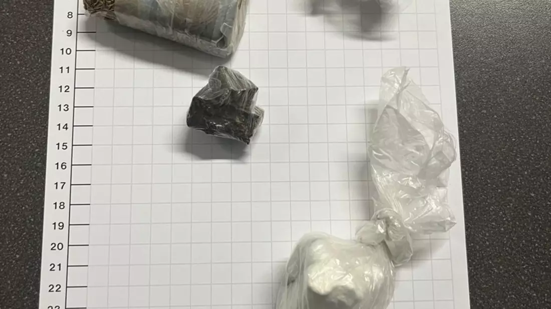 BPOL NRW: Bundespolizei nimmt zwei Männer nach großem Drogenfund fest - Bild: presseportal.de