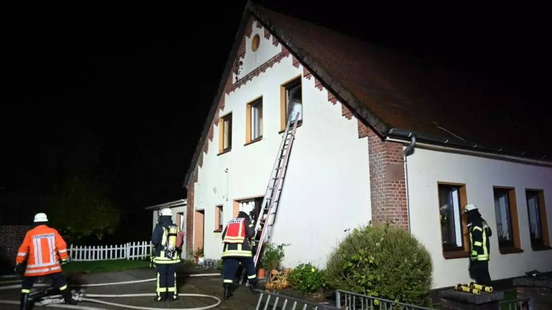 POL-ROW: ++ Brand eines Zweifamilienhauses in Fintel ++ - Bild: presseportal.de