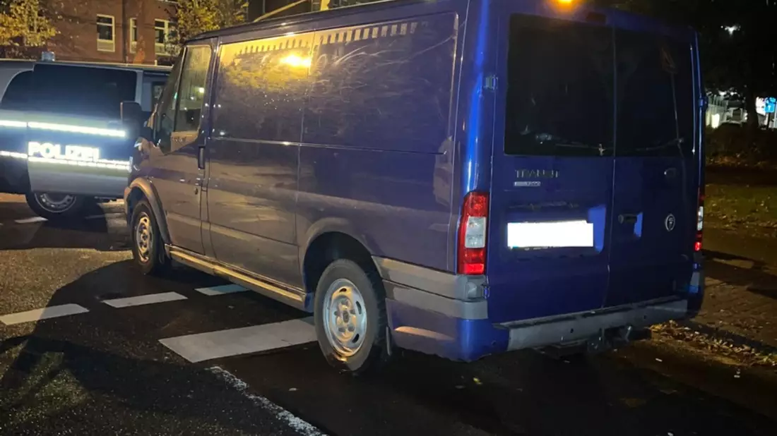 POL-SE: Bönningstedt - Alkoholisiert am Steuer: Polizei weckt Fahrer an Ampel - Bild: presseportal.de