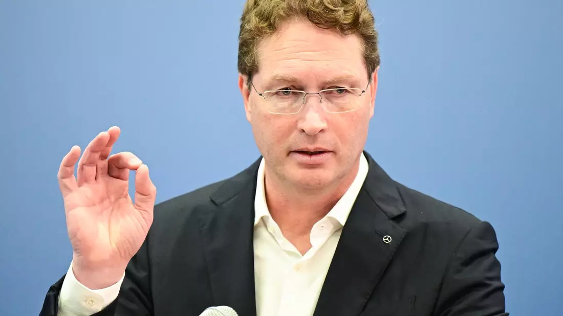 Vorstandschef Ola Källenius bekräftigt die Jahresprognose des Autobauers. (Foto-Archiv) - Bild: Bernd Weißbrod/dpa