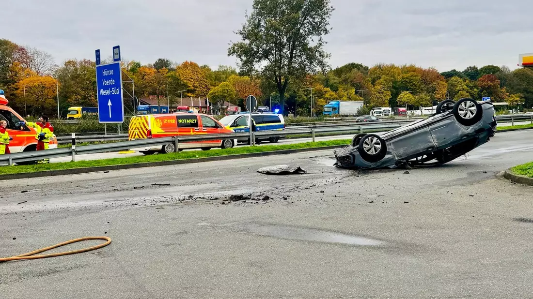 FW Hünxe: Verkehrsunfall auf dem Rastplatz an der BAB 3 - Bild: presseportal.de