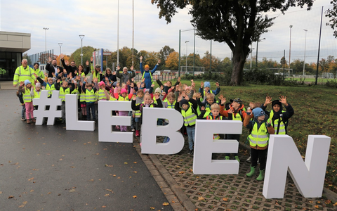 POL-NE: Glühwürmchen-Aktion: Sicherheit durch Sichtbarkeit - Foto: presseportal.de