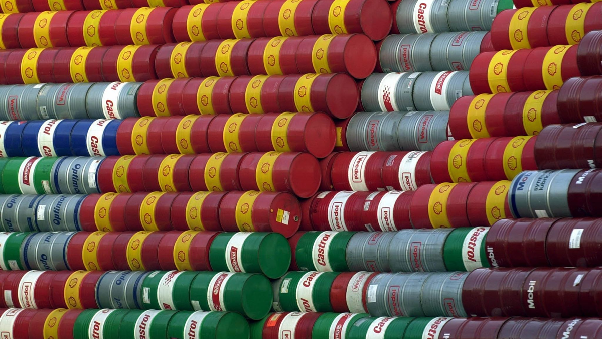 Das Überangebot an Öl steigt, während die Nachfrage zurückgeht. (Archivfoto) - Foto: Kay Nietfeld/dpa