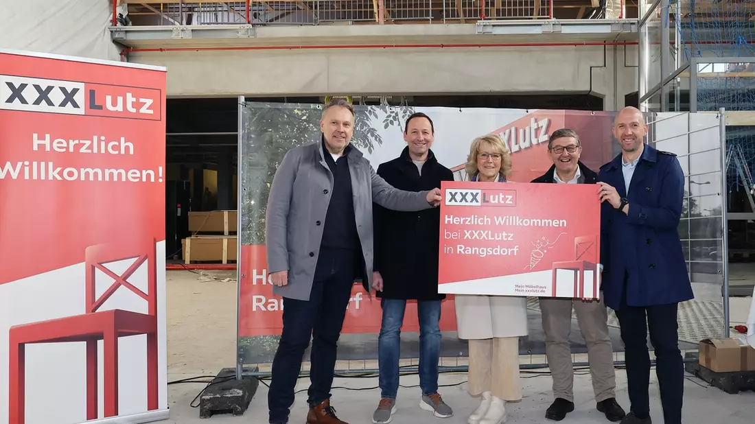 Der Neubau des XXXLutz Möbelhauses in Rangsdorf biegt auf die Zielgerade ein - Bild: presseportal.de