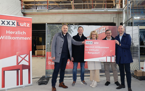 Der Neubau des XXXLutz Möbelhauses in Rangsdorf biegt auf die Zielgerade ein - Foto: presseportal.de