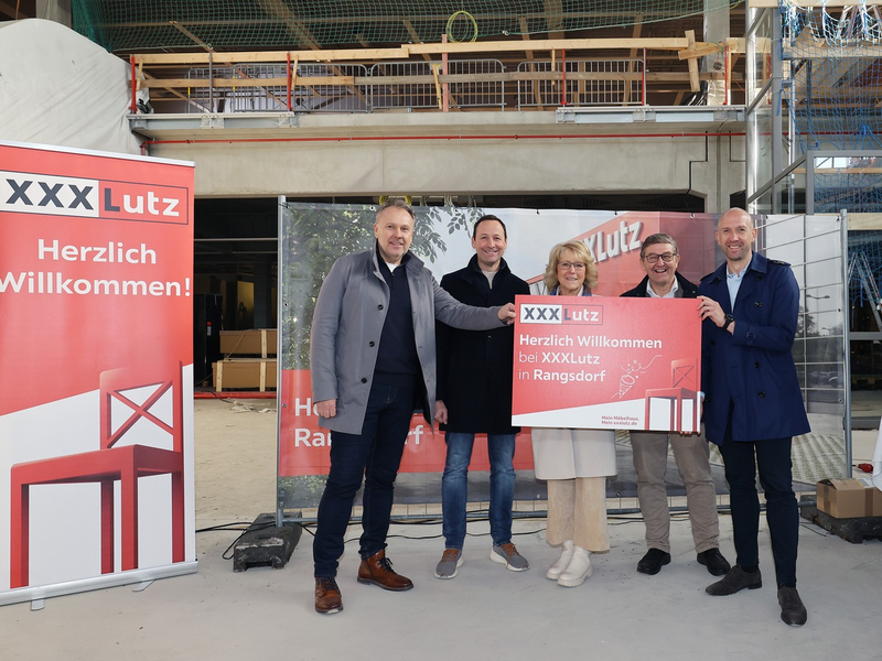 Der Neubau des XXXLutz Möbelhauses in Rangsdorf biegt auf die Zielgerade ein - Foto: presseportal.de