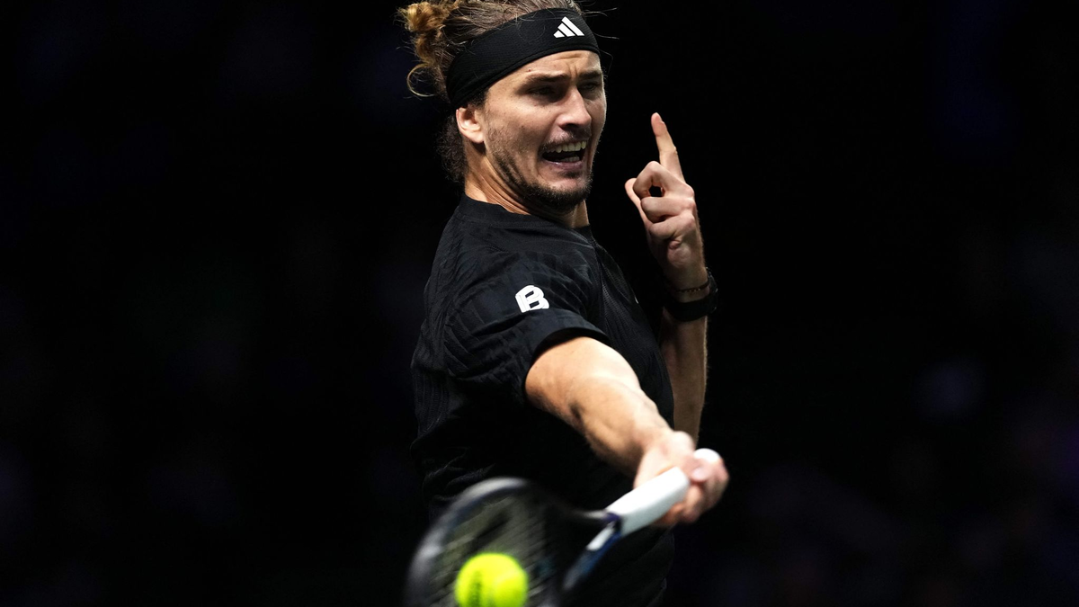 Alexander Zverev tat sich in seinem Auftaktmatch in Paris schwer. - Foto: Dimitar Dilkoff/AFP/dpa