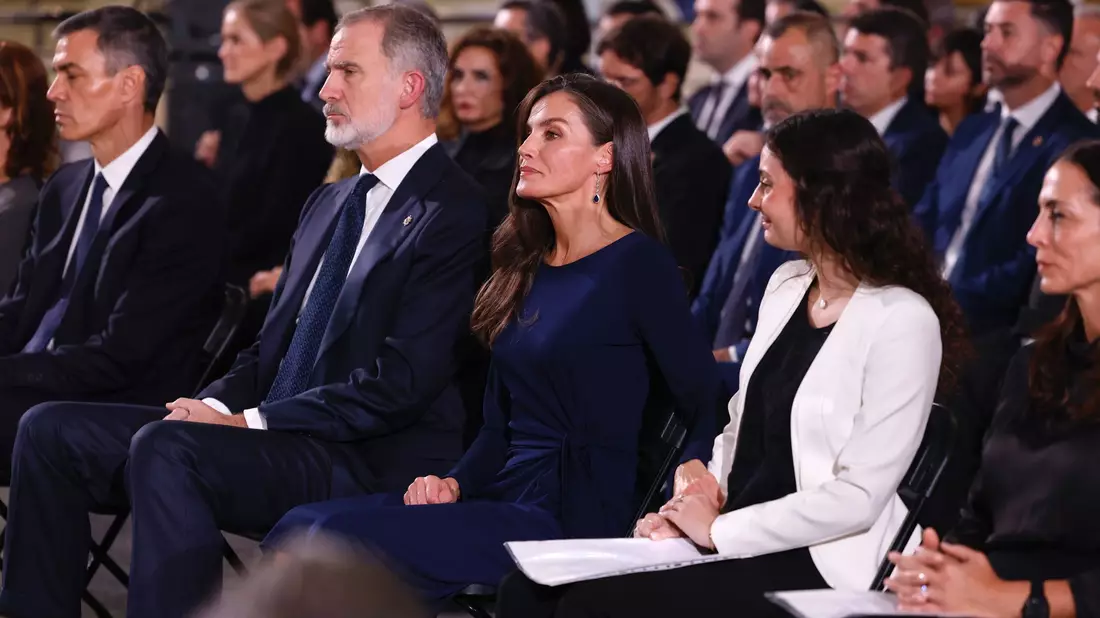 Angehörige von Opfern der Flutkatastrophe von Valencia protestieren bei der offiziellen Trauerfeier am ersten Jahrestag gegen die Teilnahme des Regionalregierungschefs Carlos Mazón. Sie werfen ihm Versagen am Tag der Katastrophe vor. - Bild: Rober Solsona/EUROPA PRESS/dpa