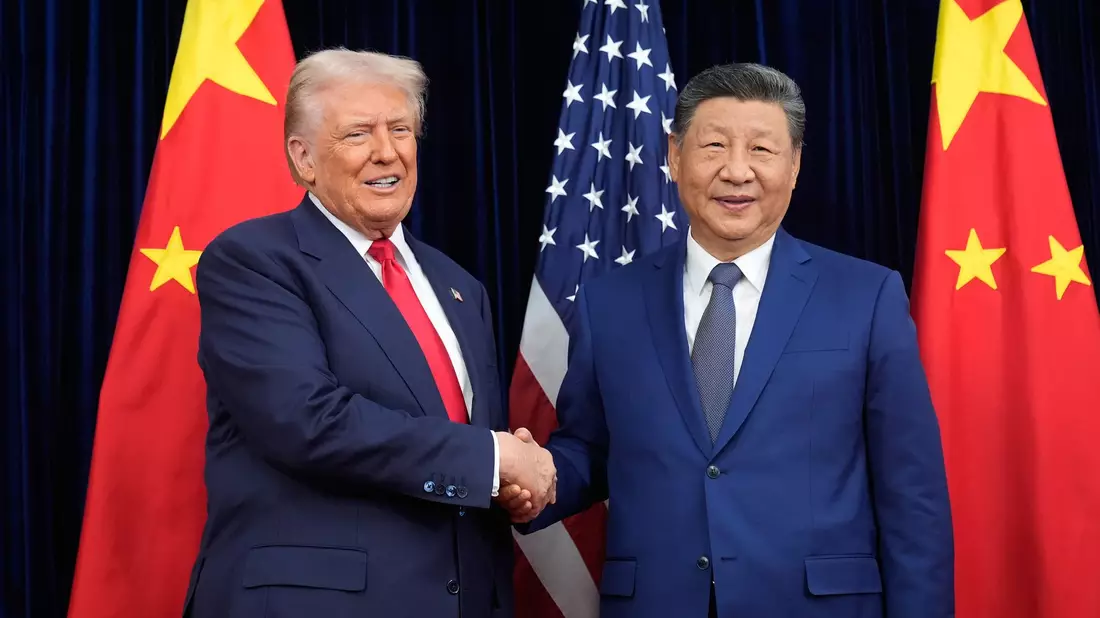 Trump verkündete eine Einigung bei seltenen Erden.  - Bild: Mark Schiefelbein/AP/dpa