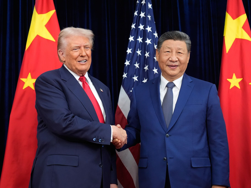 Trump reduziert Zölle gegen China.  - Foto: Mark Schiefelbein/AP/dpa