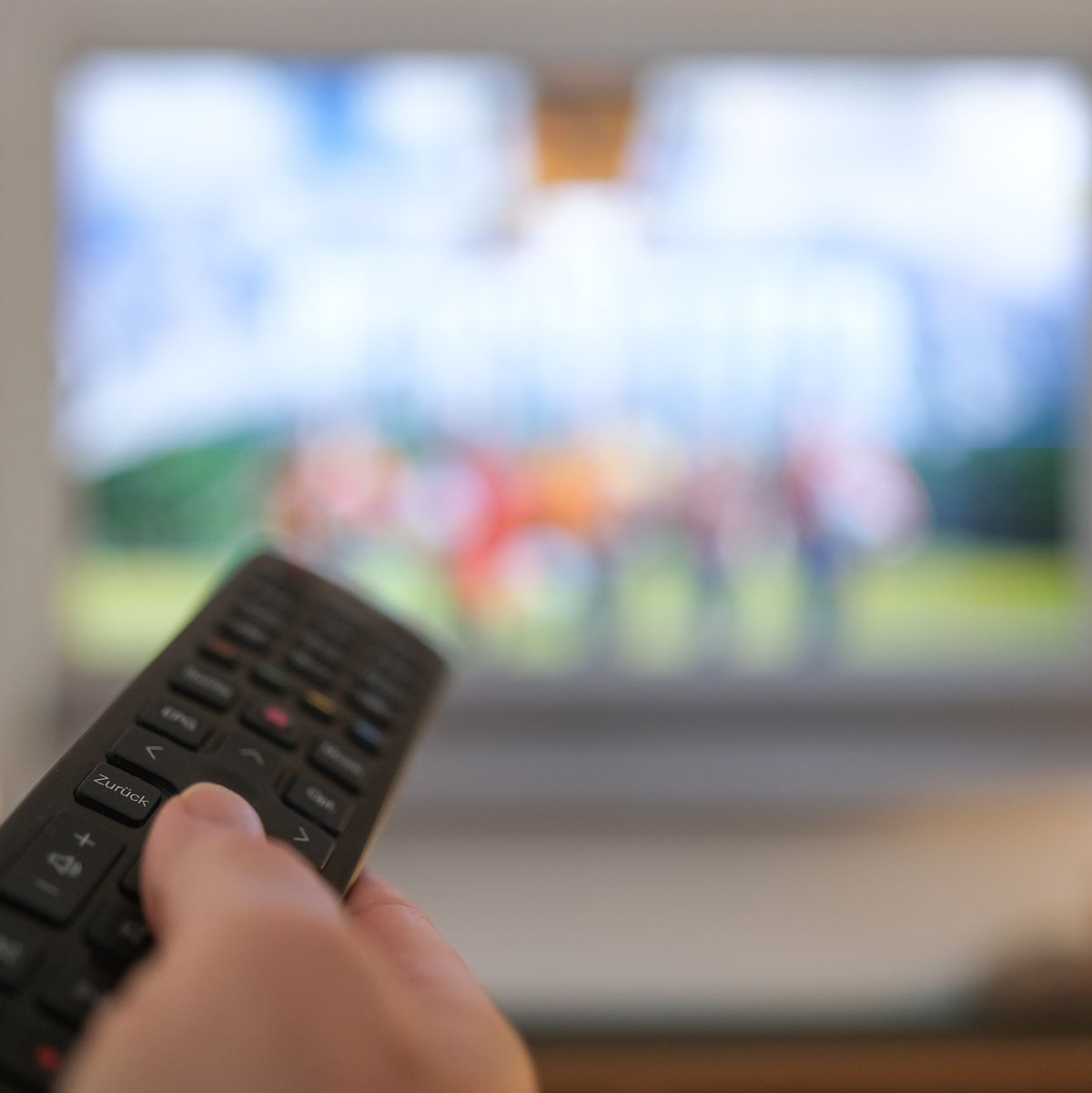 Bleibt der Bildschirm ab Mitte des Monats schwarz? (Archivbild) - Foto: Bernd Weißbrod/dpa