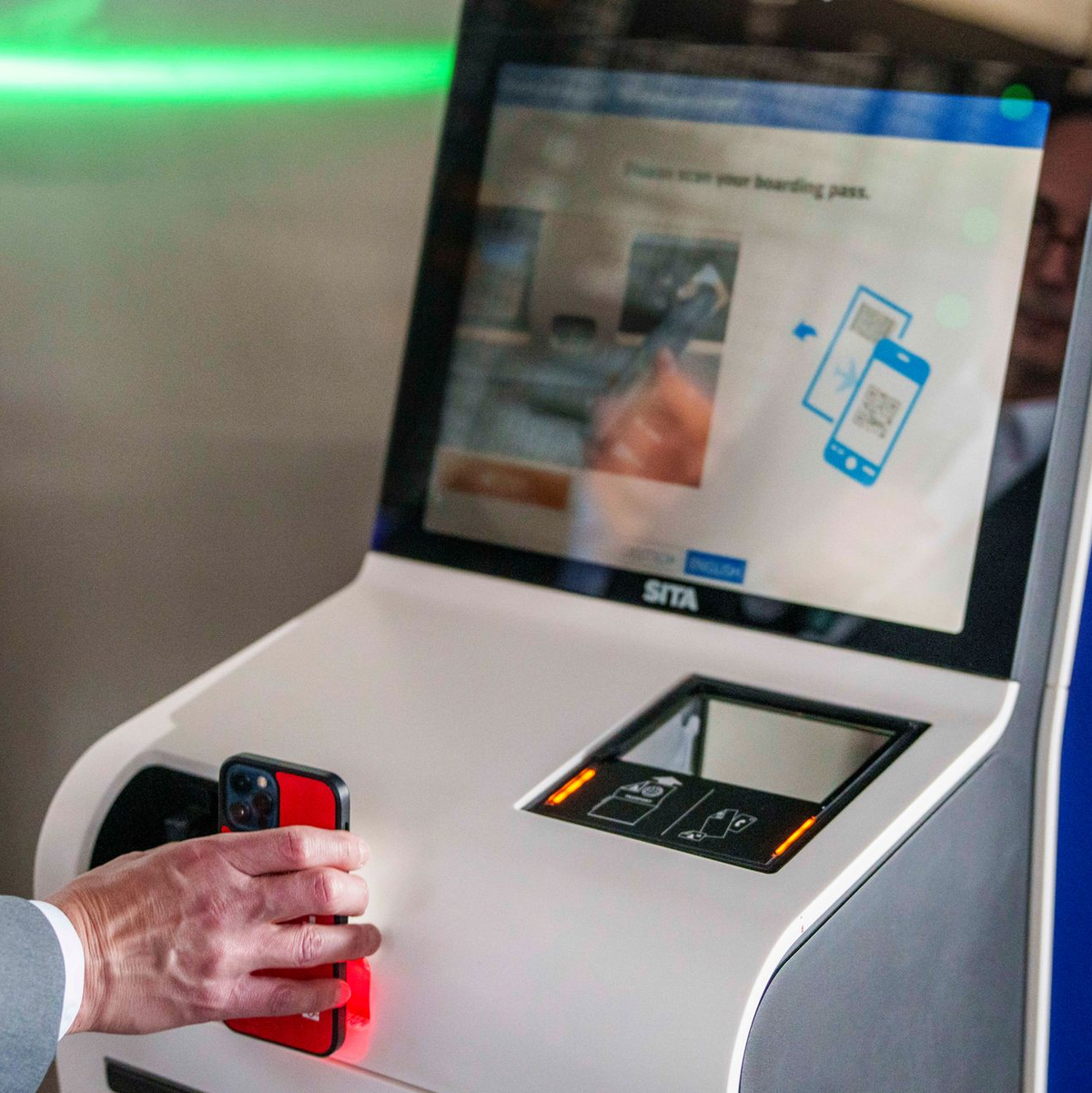 Ryanair macht Schluss mit Papier. (Archivbild) - Foto: Andreas Arnold/dpa