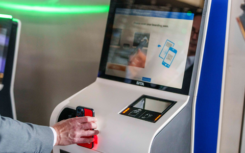 Ryanair macht Schluss mit Papier. (Archivbild) - Foto: Andreas Arnold/dpa