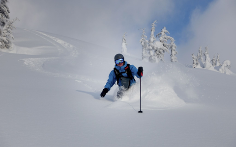 Die Abfahrt ohne Helm kann in Italien teuer werden. (Archivbild) - Foto: Bernhard Krieger/dpa-tmn