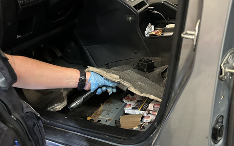 HZA-LA: Zoll stoppt Zigarettenschmuggel - 24.600 Zigaretten in Hohlräumen versteckt - Foto: presseportal.de