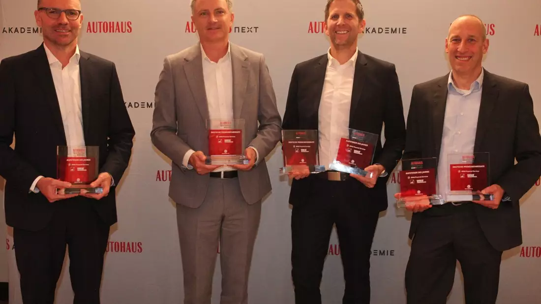 AUTOHAUS VersicherungsMonitor 2025 / Doppelsieg für die BMW Bank: Auszeichnung in den Kategorien Deutsche Premiumfabrikate und Aufsteiger des Jahres - Bild: presseportal.de