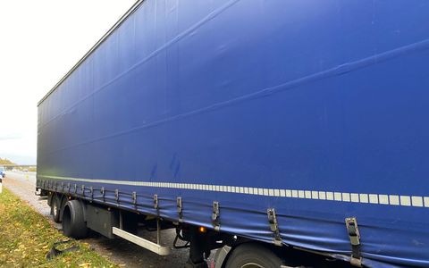 POL-SE: Elmshorn / BAB 23 - Lkw mit Reifenschaden - Fahrer ohne Fahrerlaubnis - Foto: presseportal.de