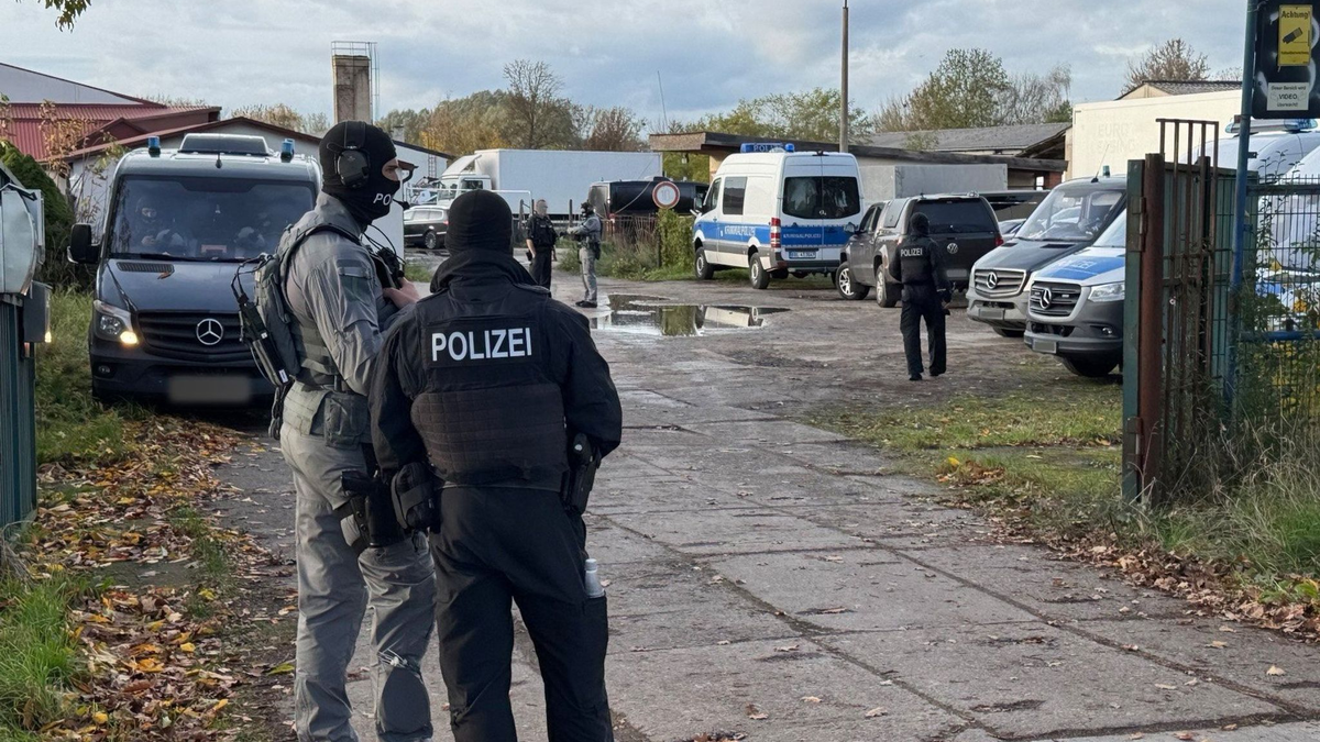 In Nauen wurde ein riesiges Drogenlabor ausgehoben. - Foto: Julian Stähle/dpa