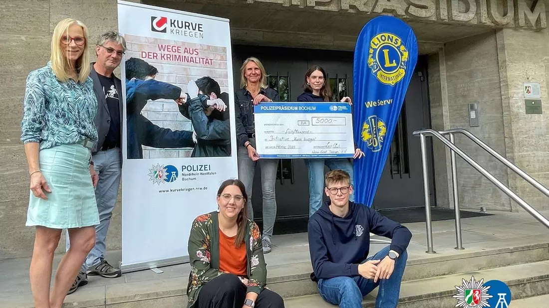 POL-BO: Spende unterstützt Präventionsarbeit der Initiative Kurve kriegen - Bild: presseportal.de
