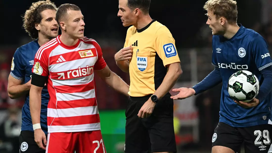 Viele Schiedsrichter, hier Harm Osmers, standen in der zweiten Pokal-Runde im Fokus. - Bild: Soeren Stache/dpa