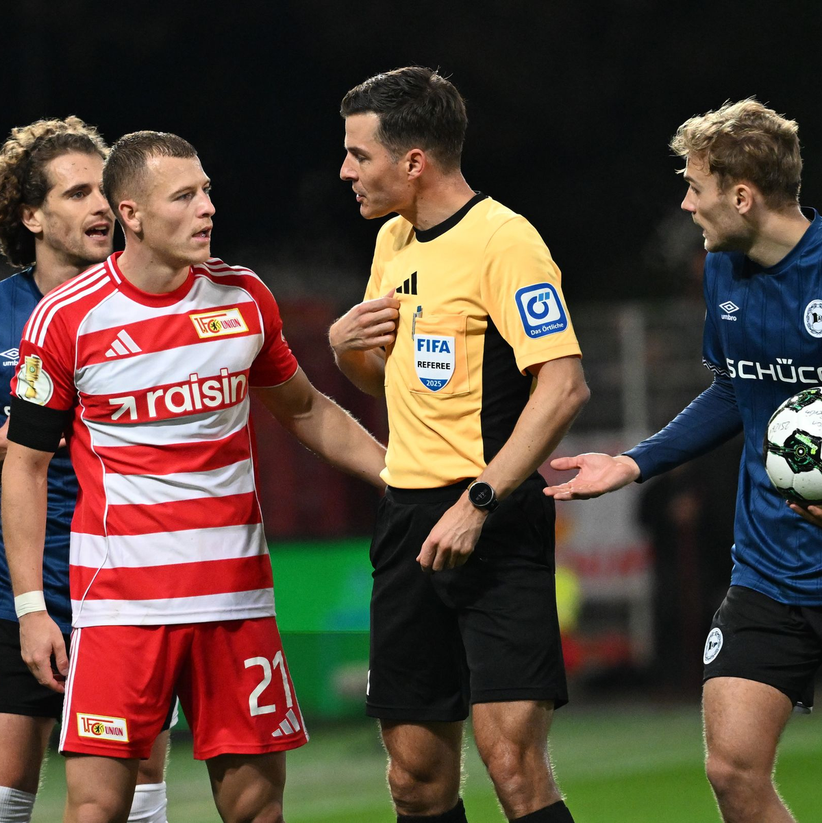 Viele Schiedsrichter, hier Harm Osmers, standen in der zweiten Pokal-Runde im Fokus. - Foto: Soeren Stache/dpa