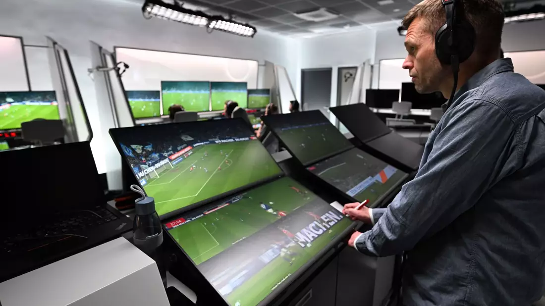 Jochen Drees ist Leiter Innovation und Technologie bei der DFB Schiri GmbH. (Archivbild)  - Bild: Federico Gambarini/dpa