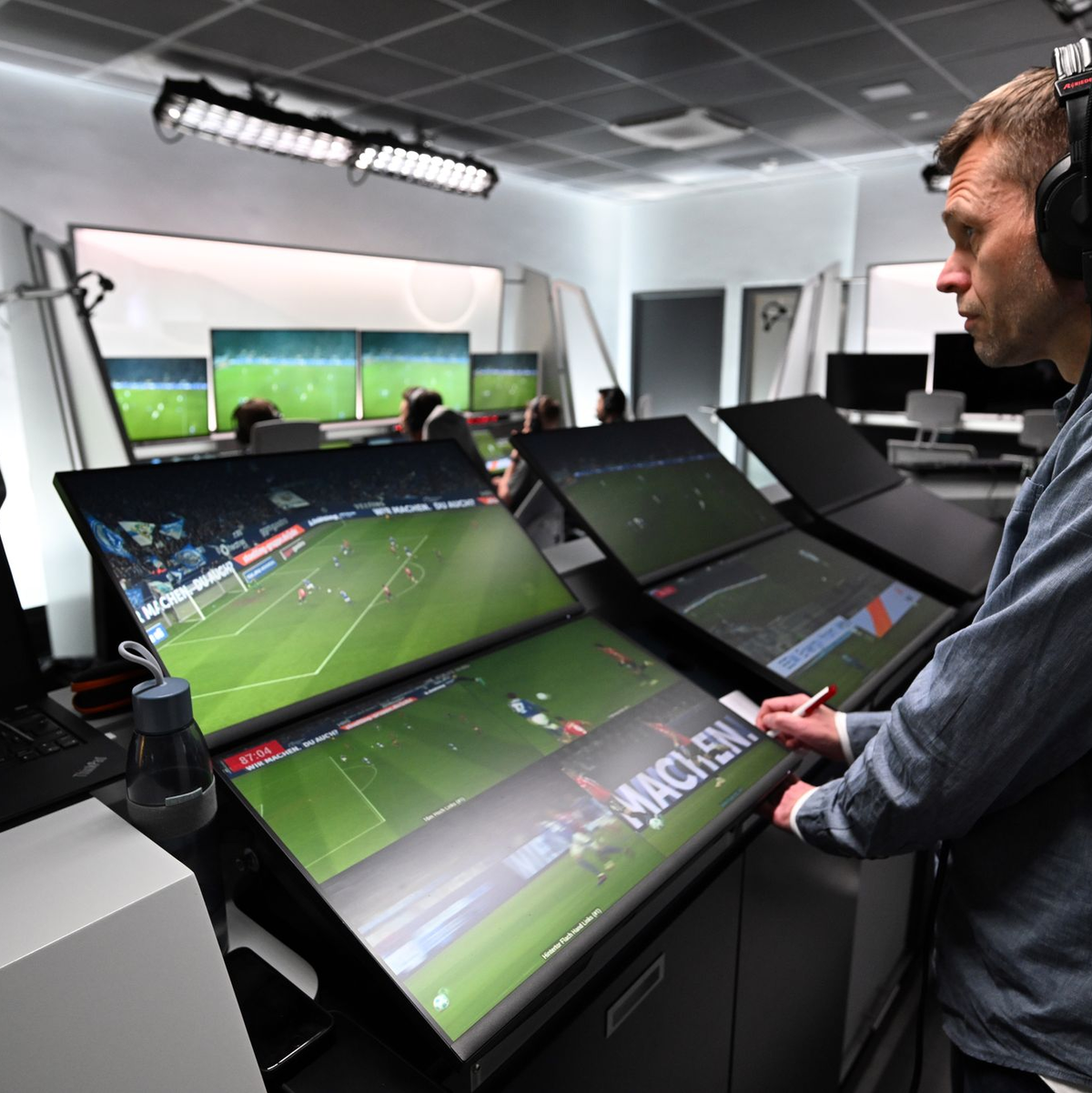 Jochen Drees ist Leiter Innovation und Technologie bei der DFB Schiri GmbH. (Archivbild)  - Foto: Federico Gambarini/dpa