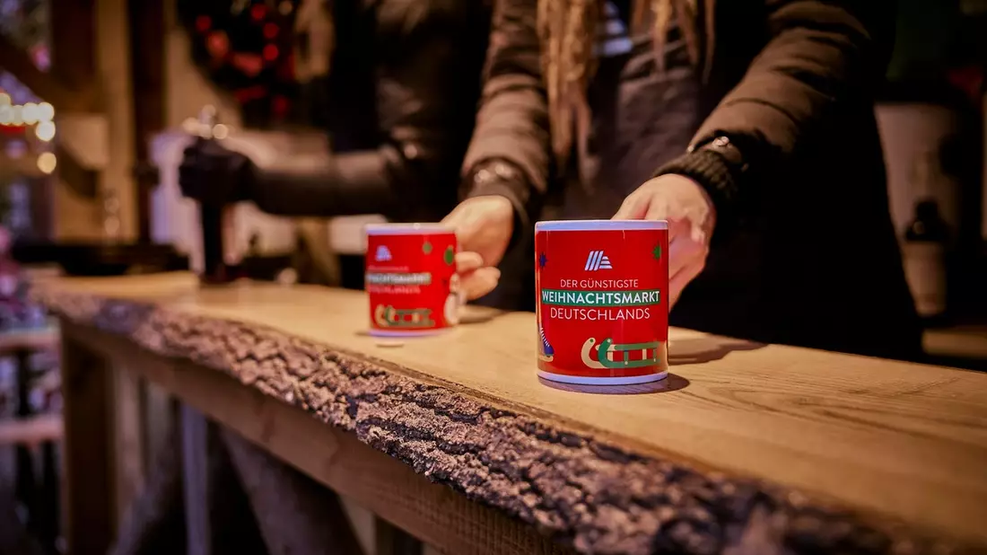 Glühwein für nur 1 Euro: ALDI SÜD bringt den günstigsten Weihnachtsmarkt Deutschlands in vier neue Städte - Bild: presseportal.de
