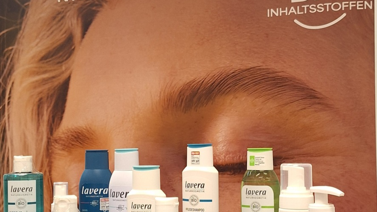 Pionierarbeit für die Kosmetikbranche: lavera startet Forschung zum Pfandsystem in München / Pflegeprodukt trifft Pfandautomat - reo testet Rückgabe von Kosmetikverpackungen bei Kaufland und VollCorner - Foto: presseportal.de